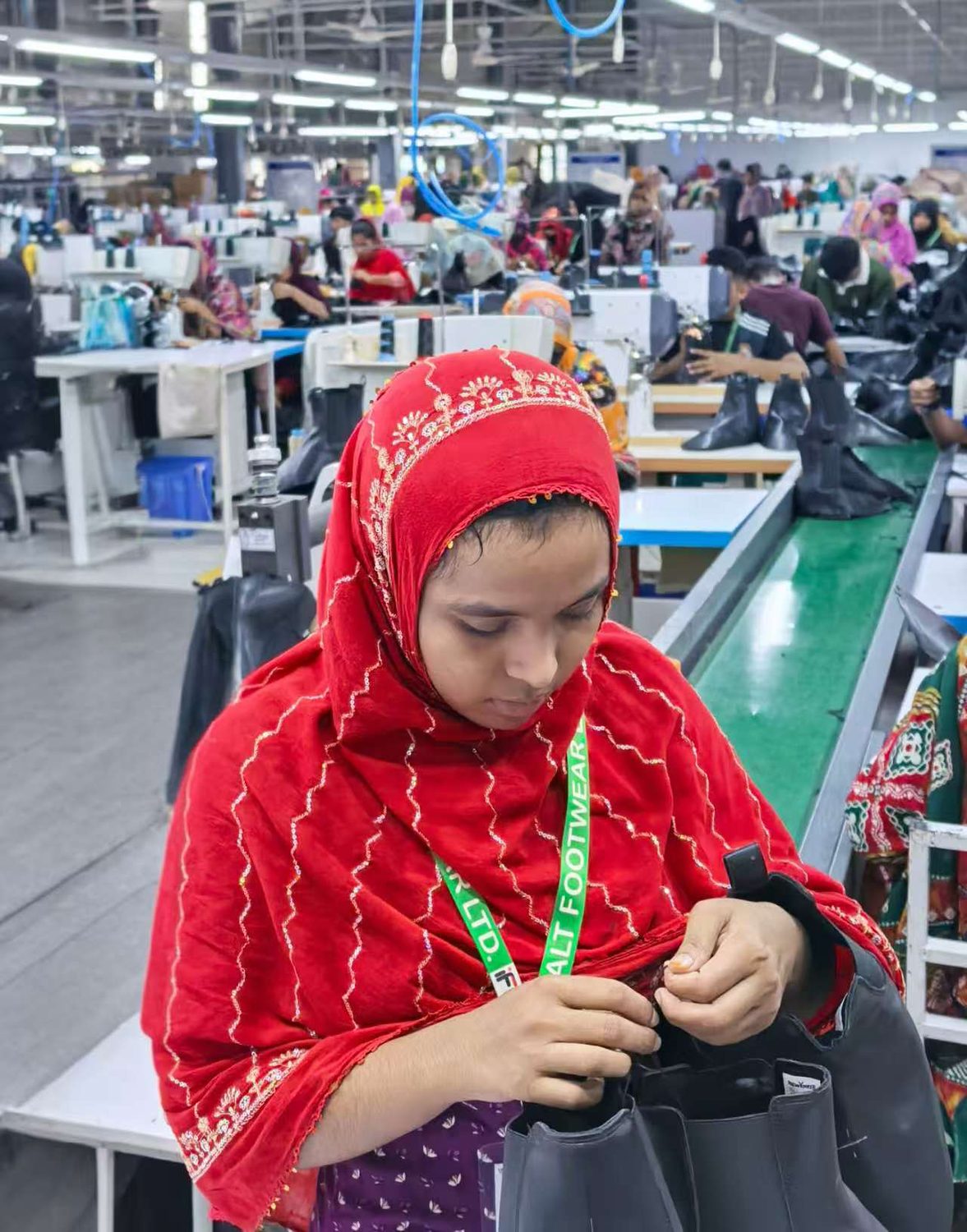 IALT Footwear factory — Hand Finishing